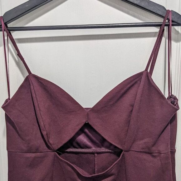 New socialite | Sleeveless Cutout Midi Dress in Wine - Picture 6 of 10